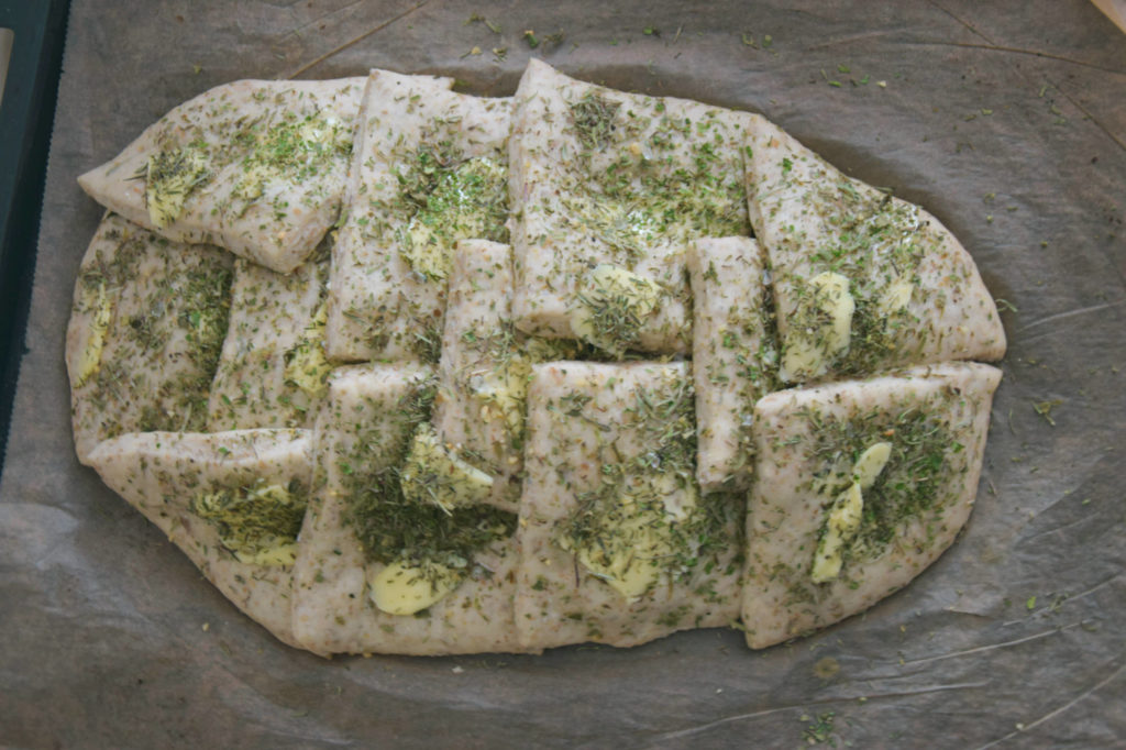 ciasto drożdzowe drożdze placek chleb ziołowy zioła herbal bread recipe simple prosty łatwy przekąska pizza 