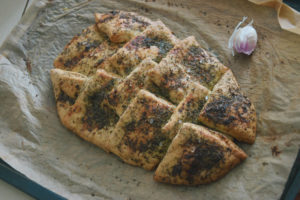 ciasto drożdzowe drożdze placek chleb ziołowy zioła herbal bread recipe simple prosty łatwy przekąska pizza