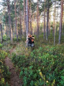 slavic girl słowianska szwcja svenska sverige dziewczyna las forest nature therapy